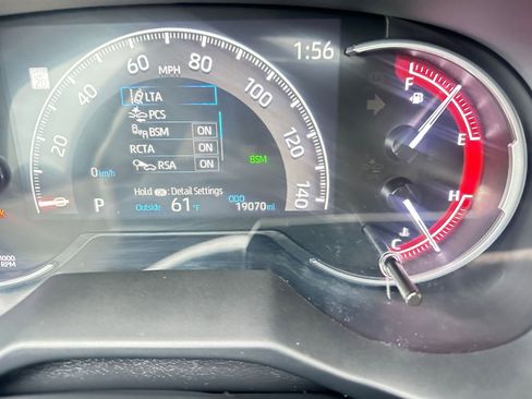 Used 2025 Toyota RAV4 XLE image 40