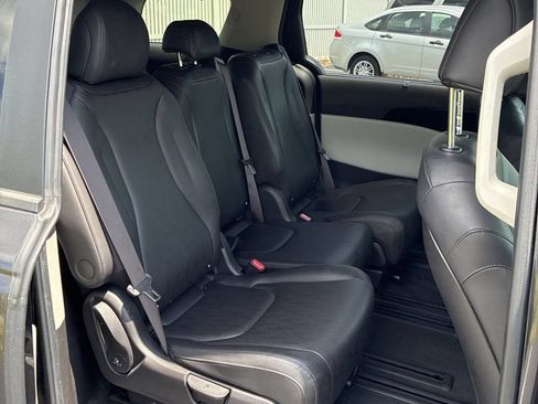 Used 2022 Kia Carnival EX FWD image 10