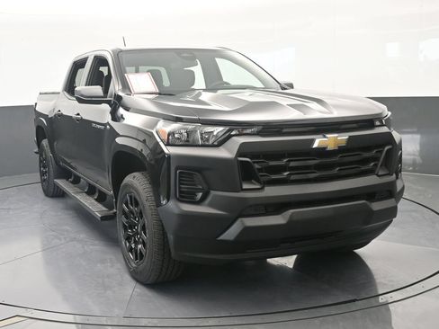 Used 2026 Chevrolet Colorado W/T w/ WT Custom Package RWD image 9