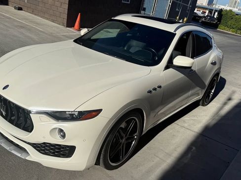 Used 2017 Maserati Levante S AWD/4WD image 10