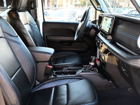 Used 2024 Jeep Wrangler High Altitude image 32