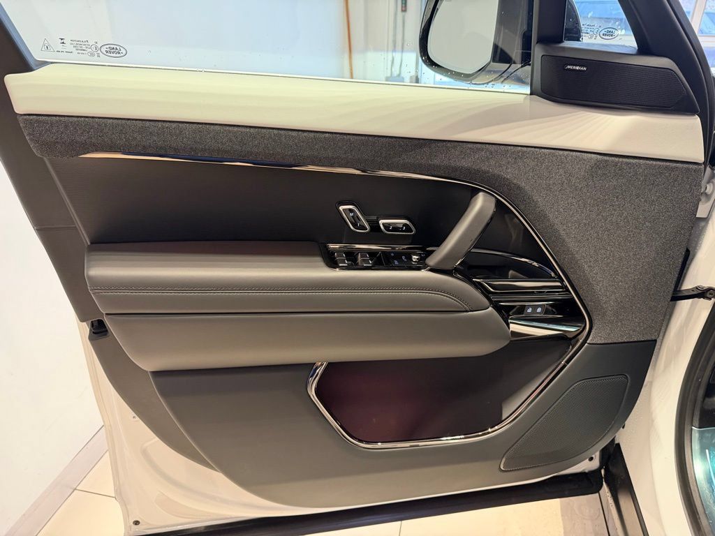 New 2025 Land Rover Range Rover Sport Dynamic SE AWD/4WD image 26