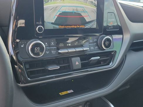 Used 2023 Toyota Highlander XLE image 24