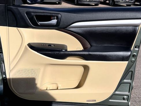 Used 2018 Toyota Highlander XLE image 22