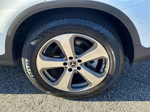 Used 2022 Mercedes-Benz GLC 300 w/ Premium Package Lite image 19