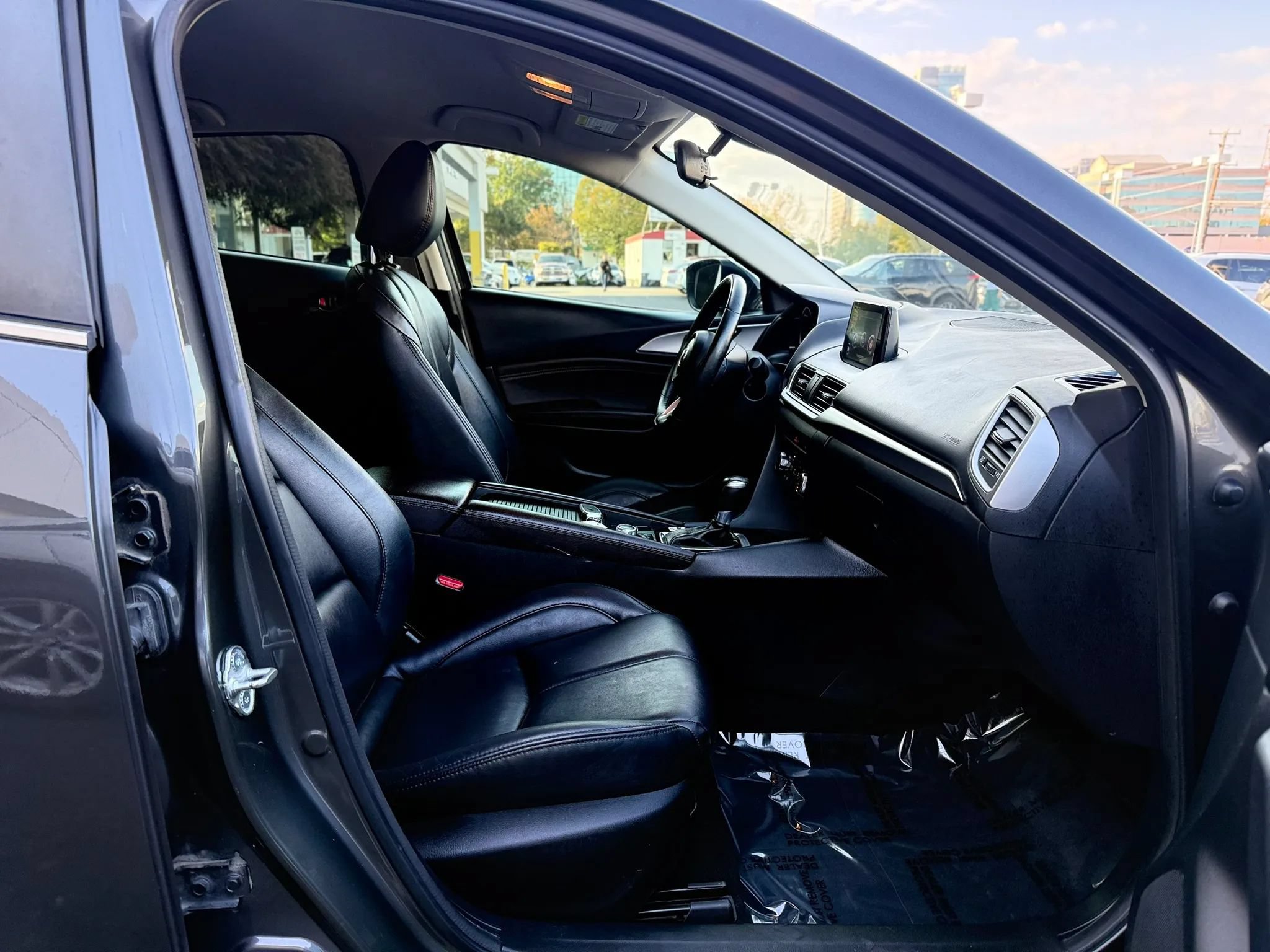 Used 2018 MAZDA MAZDA3 Touring FWD image 33