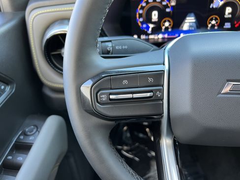 Used 2026 Chevrolet Colorado ZR2 w/ Technology Package AWD/4WD image 25