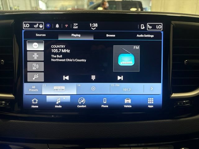 Used 2025 Chrysler Pacifica Select FWD image 19