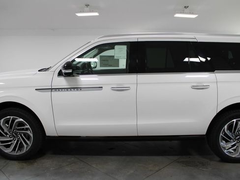 New 2025 Lincoln Navigator L Reserve image 5