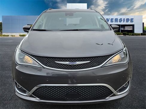 Used 2020 Chrysler Pacifica Touring-L Plus w/ Advanced Safetytec Group image 2