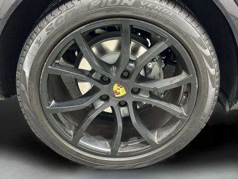 Used 2021 Porsche Cayenne S image 9