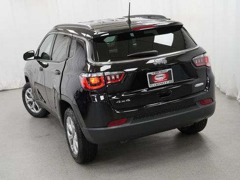 New 2026 Jeep Compass Latitude image 11