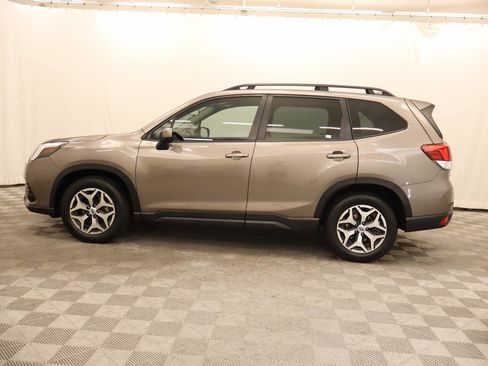 Used 2022 Subaru Forester Premium AWD/4WD image 2