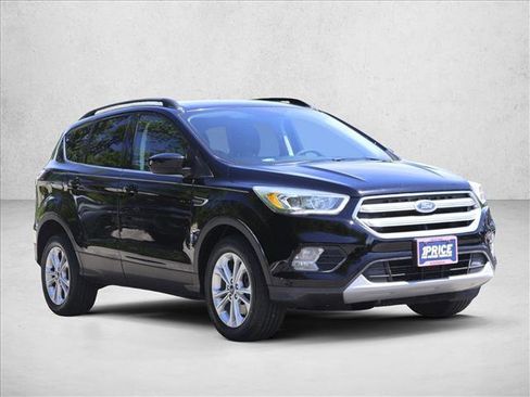 Used 2017 Ford Escape SE w/ Equipment Group 201A AWD/4WD image 3
