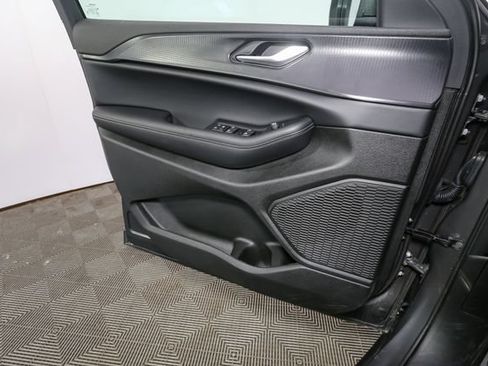 Used 2025 Jeep Grand Cherokee Laredo X w/ Luxury Tech Group I AWD/4WD image 39