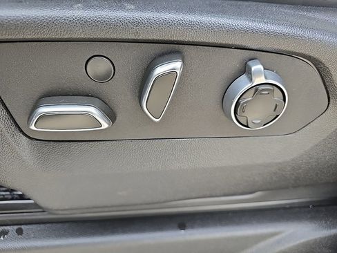 Used 2024 GMC Yukon XL Denali Ultimate image 10