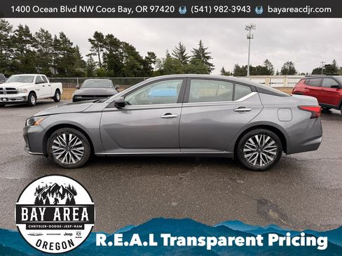 Used 2024 Nissan Altima 2.5 SV FWD image 3