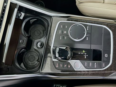 Used 2021 BMW 330e w/ Convenience Package image 17