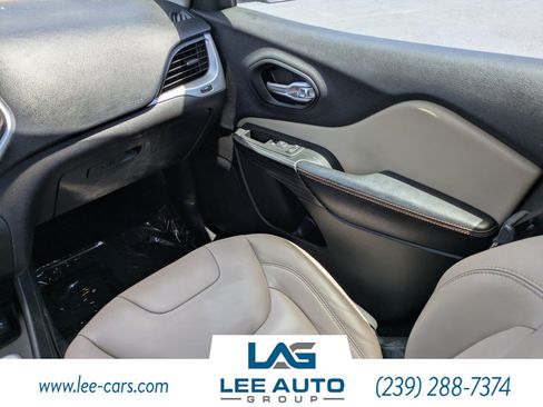 Used 2016 Jeep Cherokee Limited w/ Luxury Group FWD image 15