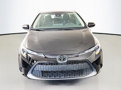 Used 2021 Toyota Corolla LE FWD image 2