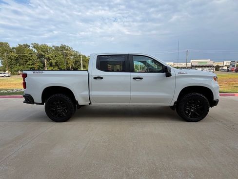 Used 2025 Chevrolet Silverado 1500 LT Trail Boss w/ Convenience Package II AWD/4WD image 9
