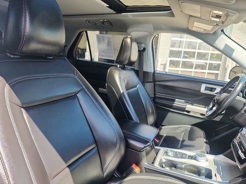 Certified 2022 Ford Explorer XLT w/ Equipment Group 202A AWD/4WD image 34