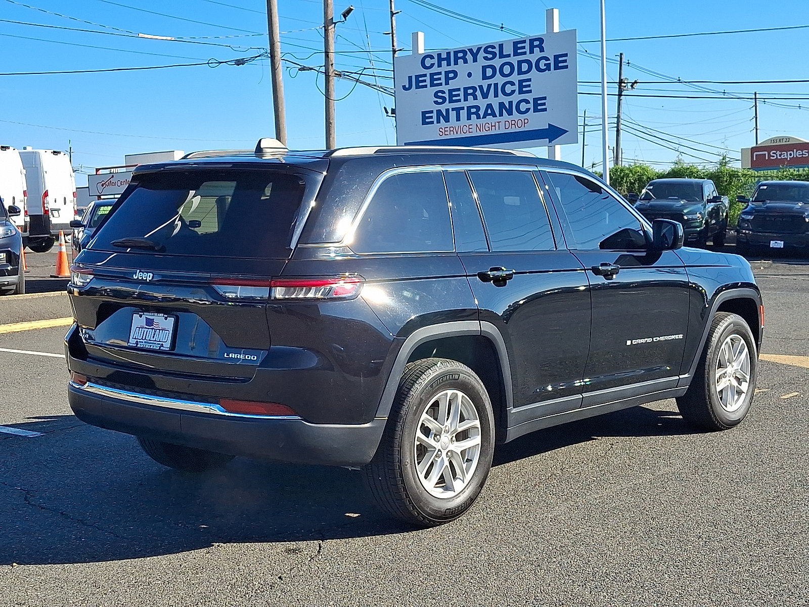 Used 2024 Jeep Grand Cherokee Laredo X w/ Luxury Tech Group I AWD/4WD image 7