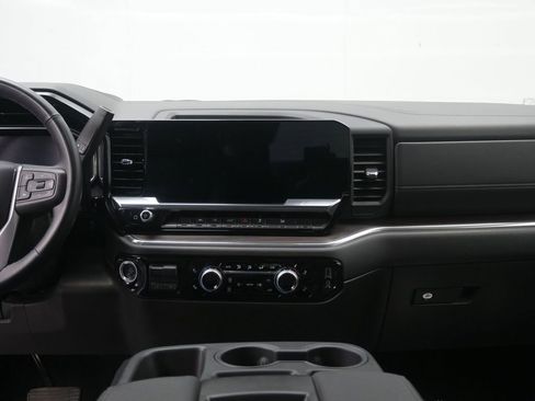 Used 2025 GMC Sierra 1500 SLT image 13