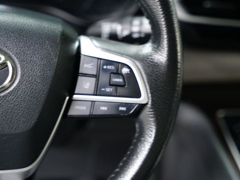 Used 2023 Toyota Sienna XLE image 23