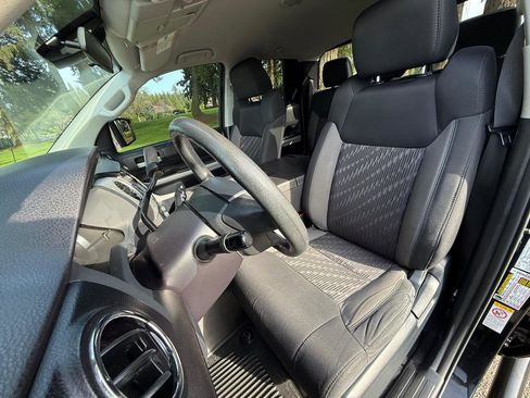 Used 2018 Toyota Tundra SR5 image 10