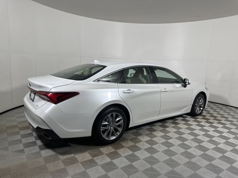 Used 2020 Toyota Avalon XLE w/ Moonroof Package image 7