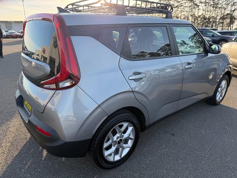 Used 2022 Kia Soul LX w/ Technology Package image 5