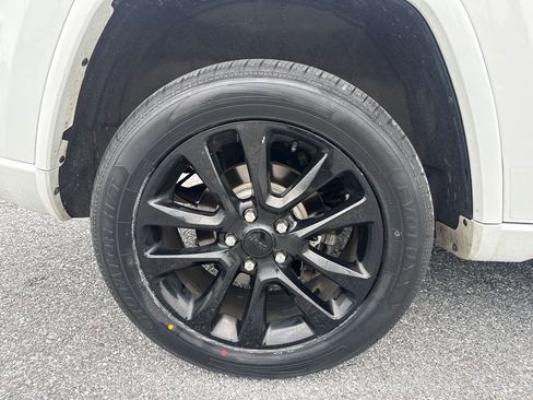 Used 2018 Jeep Grand Cherokee Altitude AWD/4WD image 34