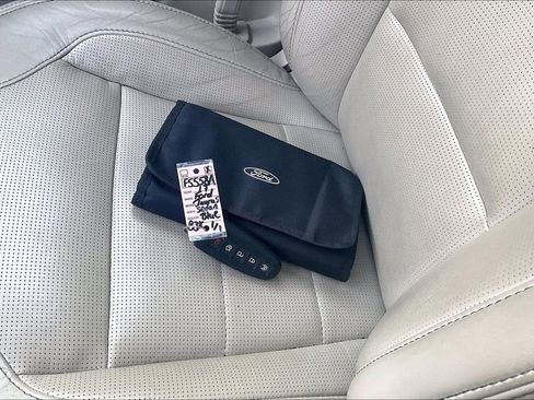 Used 2017 Ford Taurus Limited image 10