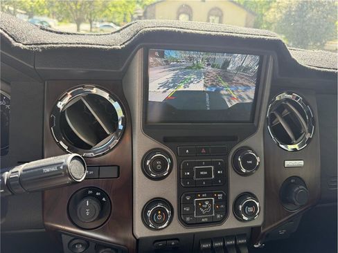 Used 2016 Ford F250 Lariat w/ Lariat Interior Package image 12