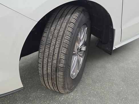 Certified 2023 Toyota Sienna XLE image 27