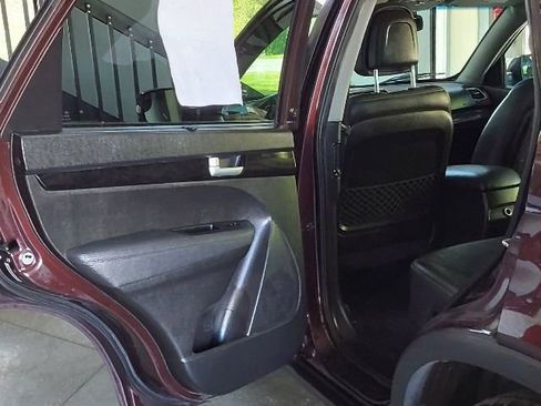 Used 2015 Kia Sorento LX image 17