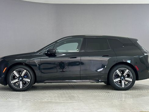 Used 2025 BMW iX xDrive50 w/ Sport Package AWD/4WD image 2