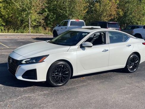 Used 2025 Nissan Altima 2.5 SV w/ SV Special Edition Package image 4