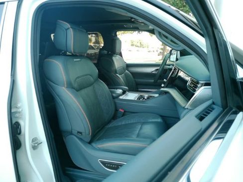 Used 2022 Jeep Grand Wagoneer Series III w/ Rear Seat Video Group 1 AWD/4WD image 27
