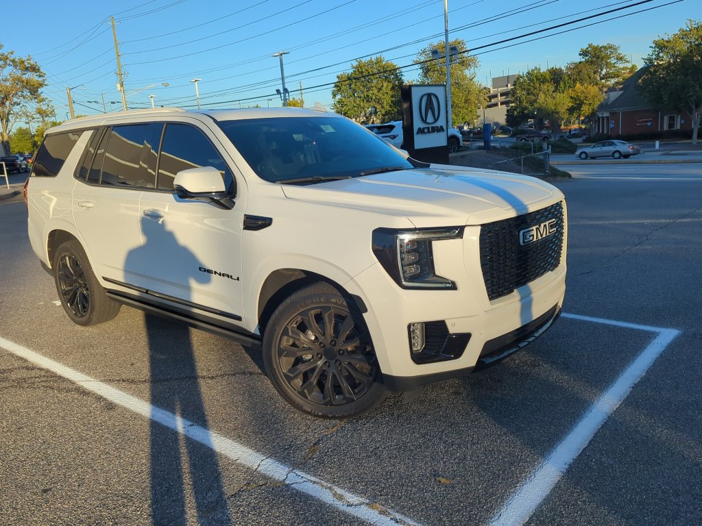 Used 2021 GMC Yukon Denali w/ Denali Premium Package AWD/4WD image 3