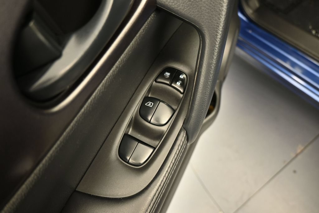 Used 2021 Nissan Rogue Sport S FWD image 14