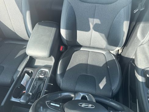 Used 2020 Hyundai Santa Fe SEL w/ Convenience Package FWD image 9