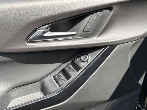 Used 2025 Chevrolet Equinox LT FWD image 18