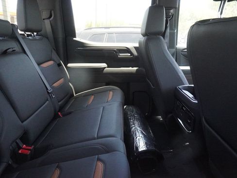 Used 2024 GMC Sierra 1500 AT4 w/ Technology Package AWD/4WD image 8