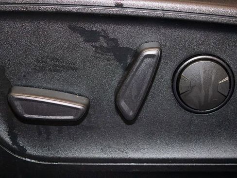 Used 2020 Ford Escape SE image 19