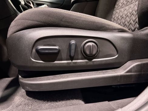 Used 2024 Chevrolet Equinox LT image 12