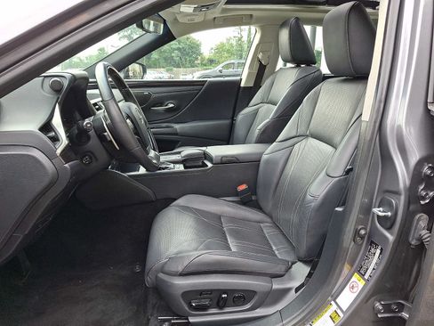 Used 2019 Lexus ES 350 Ultra Luxury w/ Accessory Package 2 FWD image 10