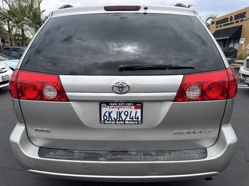 Used 2010 Toyota Sienna LE FWD image 4