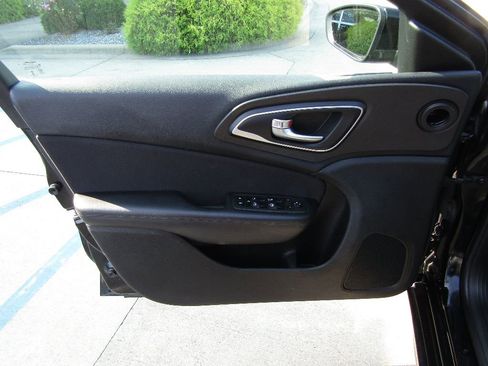 Used 2015 Chrysler 200 Limited w/ Convenience Group image 13